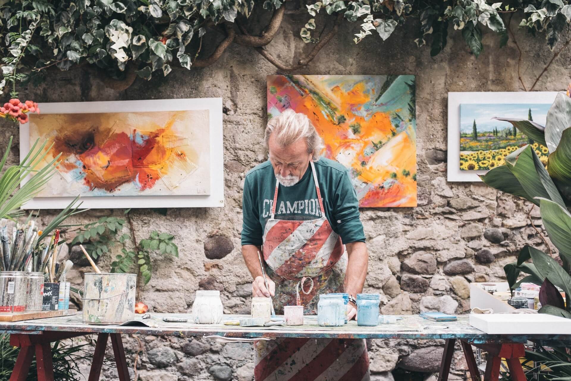 La única manera de hacer un trabajo GENIAL es AMAR lo que haces